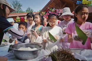 曼联永远的教父！弗格森爵士今天迎来82岁生日